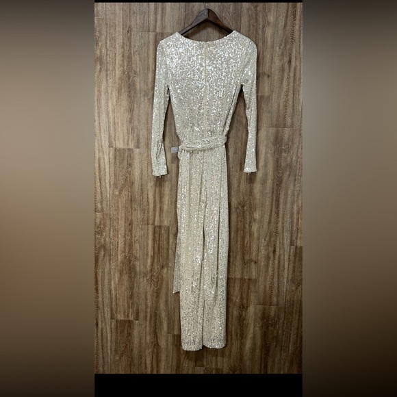 NEW Eliza J Women's Long Sleeve V Neck Evening Jumpsuit Silver Sequin - Picture 3 of 13
